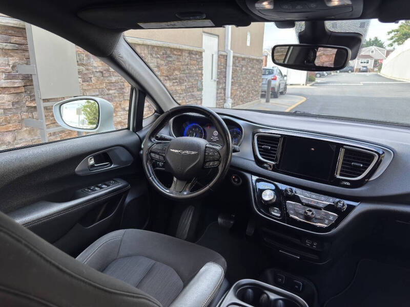 2020 Chrysler Pacifica Touring