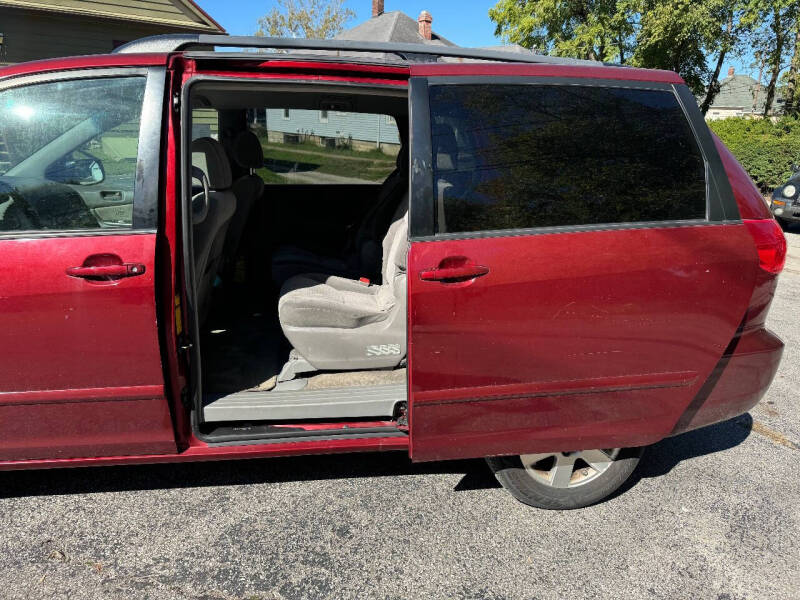 2008 Toyota Sienna LE photo 21