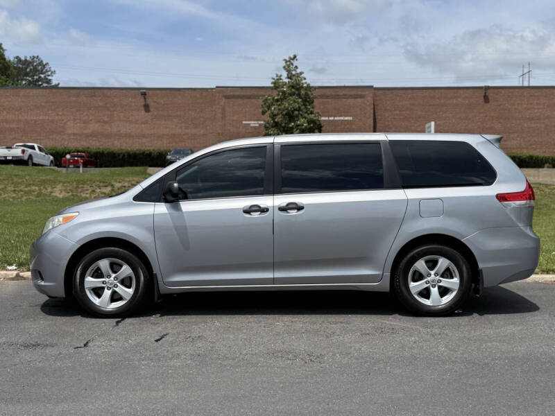 2012 Toyota Sienna Base 7-Passenger