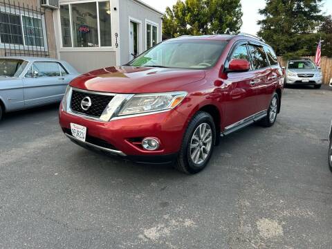 2014 Nissan Pathfinder for sale at Ronnie Motors LLC in San Jose CA