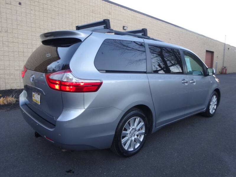 2017 Toyota Sienna XLE Premium 7-Passenger