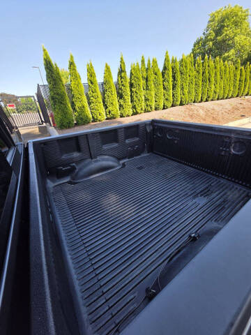 2019 Nissan Titan SV