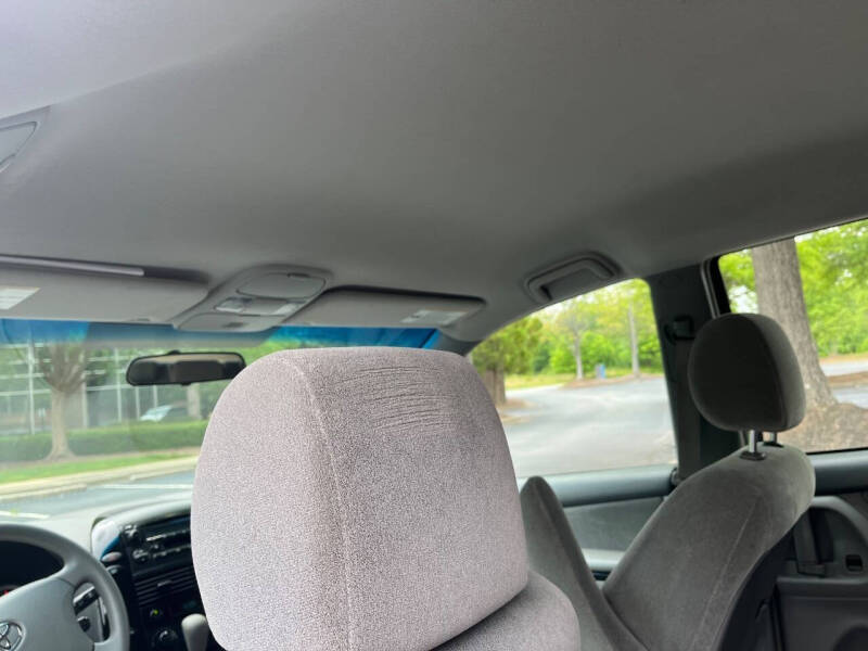 2005 Toyota Sienna CE 8 Passenger