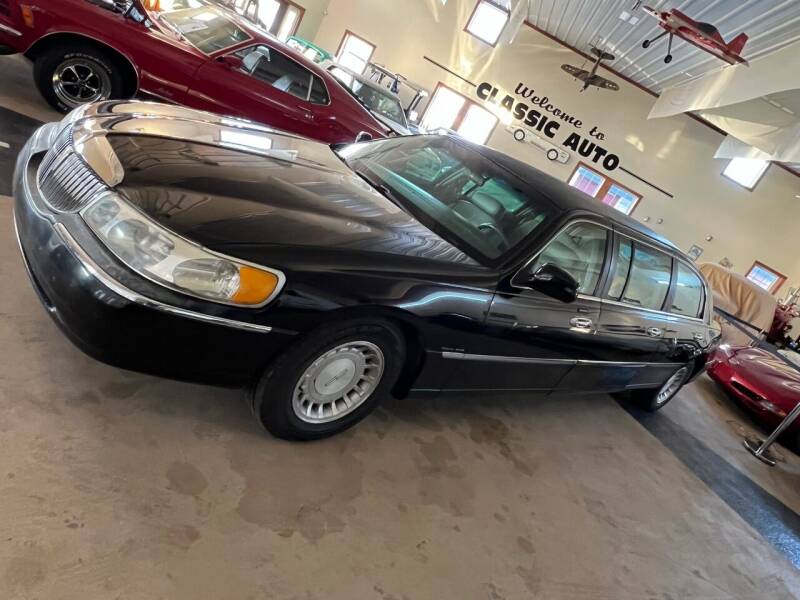2001 Lincoln Town Car for sale at Gary Miller's Classic Auto in El Paso IL