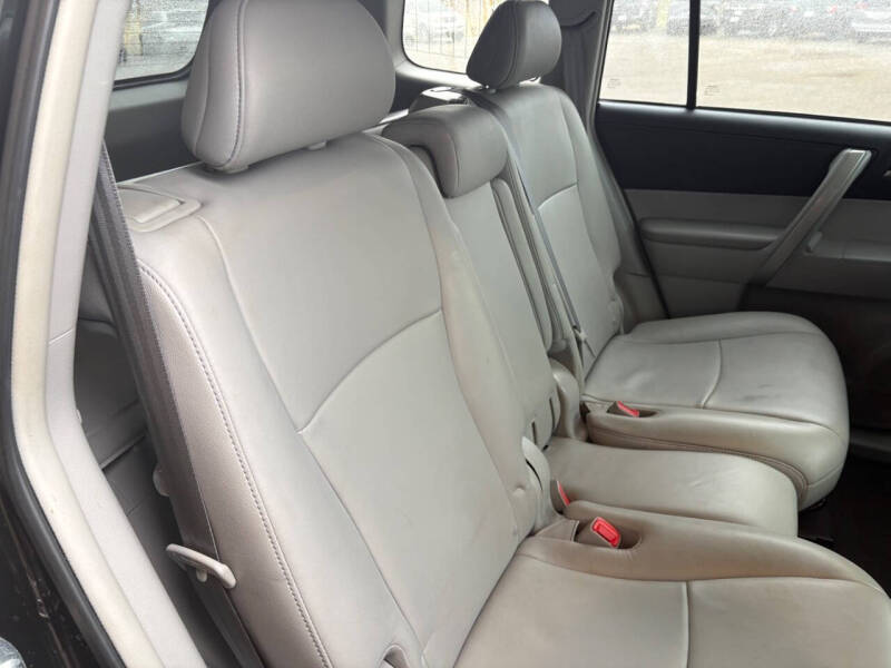 2013 Toyota Highlander SE