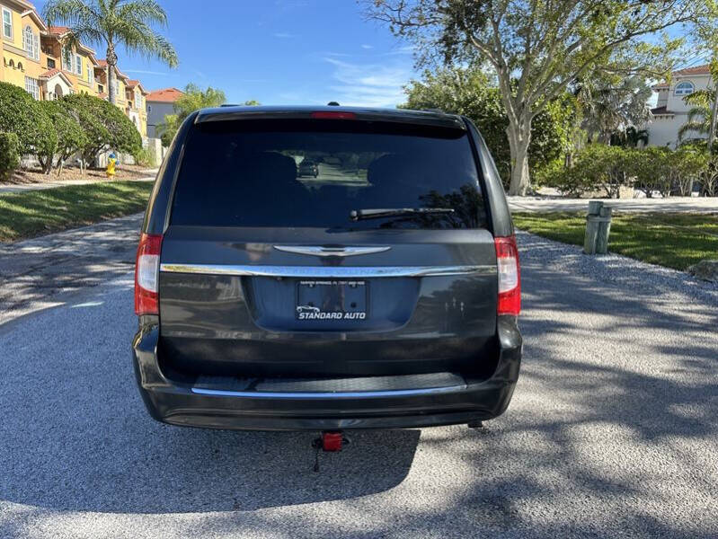 2012 Chrysler Town and Country Touring-L