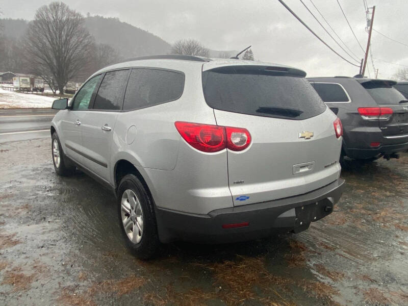 2011 Chevrolet Traverse LS