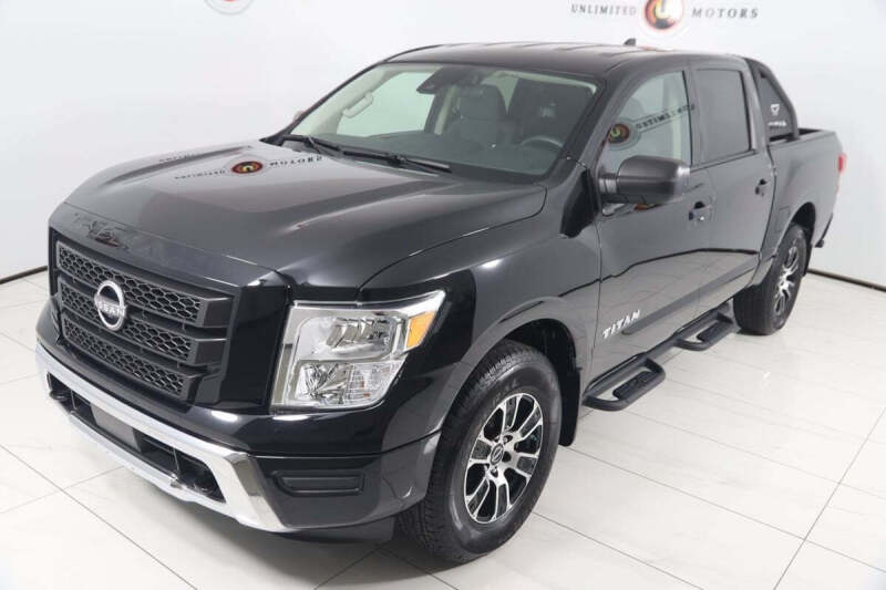 2023 Nissan Titan SV