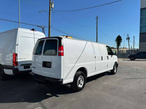 2022 Chevrolet Express 2500