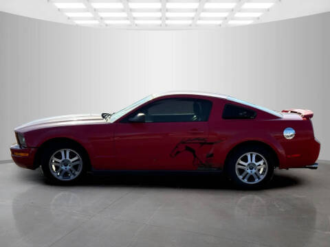2005 Ford Mustang V6 Deluxe
