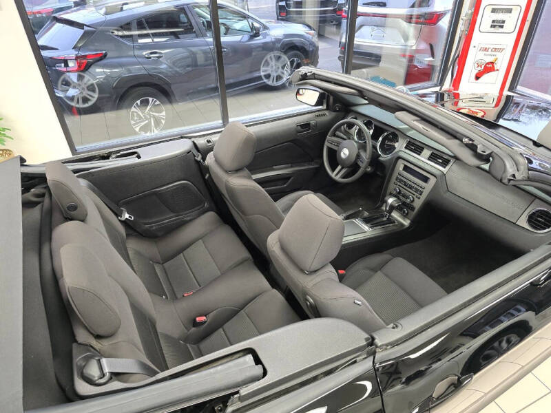 2012 Ford Mustang V6