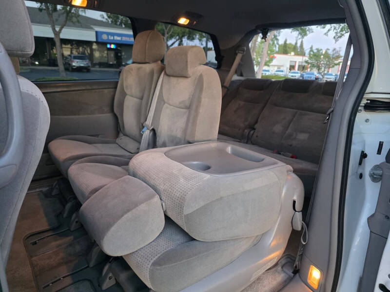 2007 Toyota Sienna LE 8-Passenger
