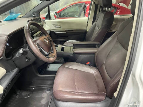2022 Toyota Sienna Platinum 7-Passenger