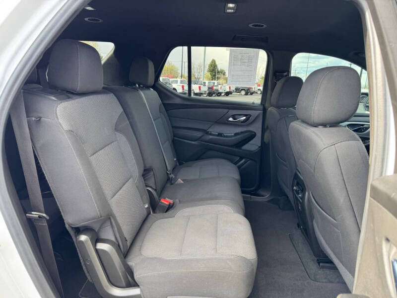 2022 Chevrolet Traverse LT Cloth