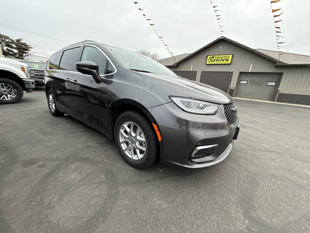 2022 Chrysler Pacifica for sale at Car Smart Of St. Cloud in Saint Cloud, MN