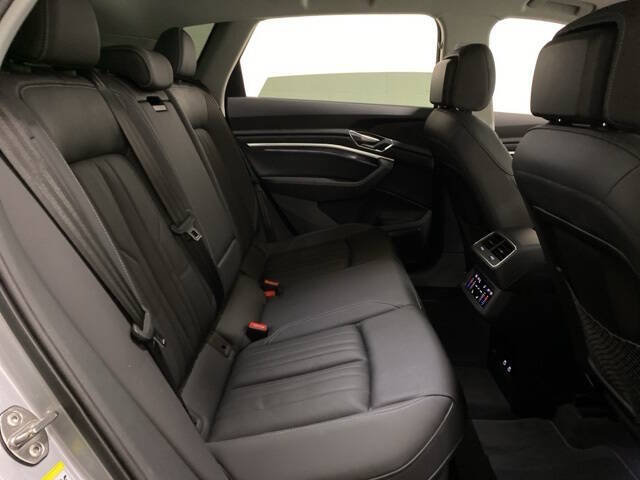 2023 Audi e-tron quattro Premium Plus