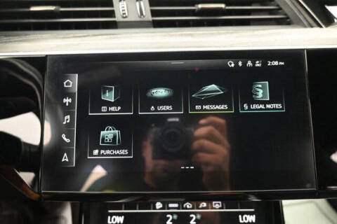 2022 Audi e-tron quattro Premium Plus