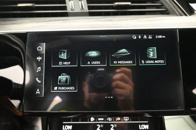 2022 Audi e-tron quattro Premium Plus