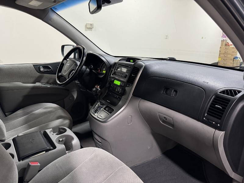 2007 Hyundai Entourage SE