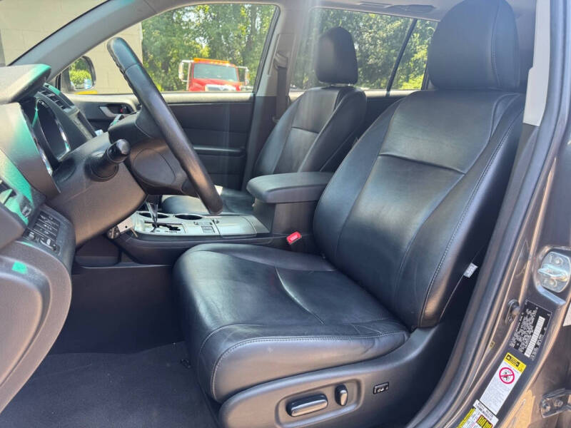 2012 Toyota Highlander SE