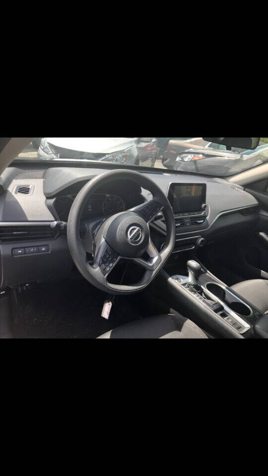 2021 NISSAN Kicks Hatchback - $18,500