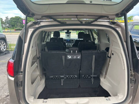 2017 Chrysler Pacifica Touring-L Plus