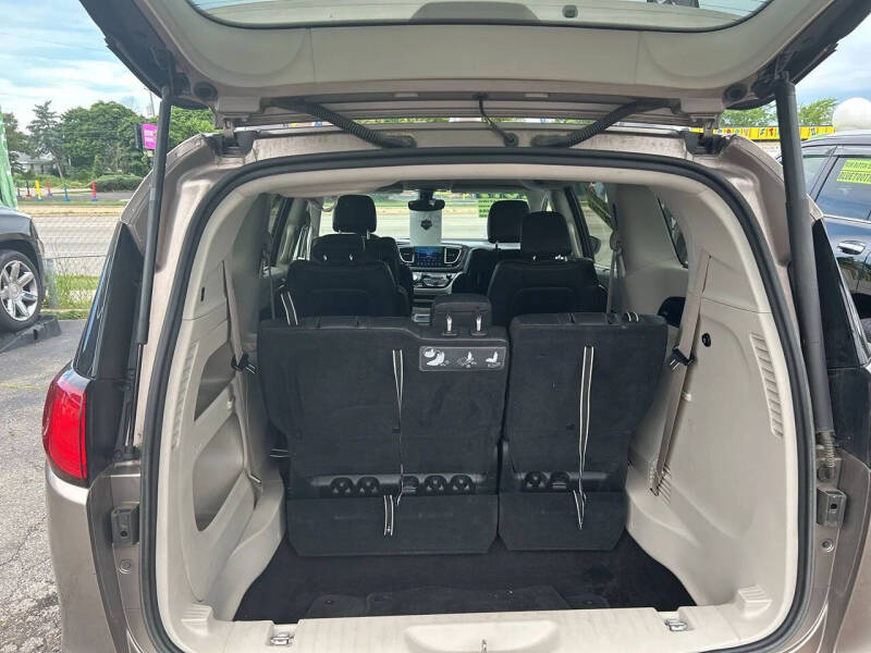 2017 Chrysler Pacifica Touring-L Plus