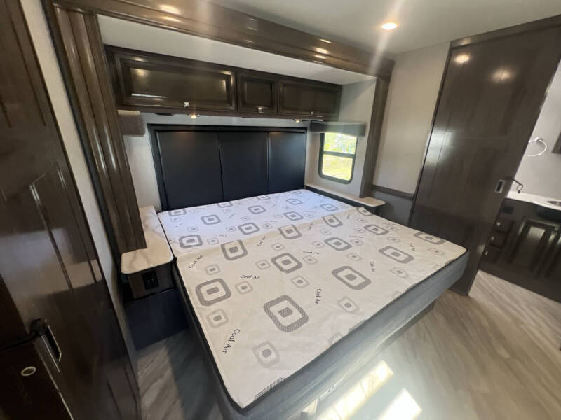 2020 Holiday Rambler Invicta