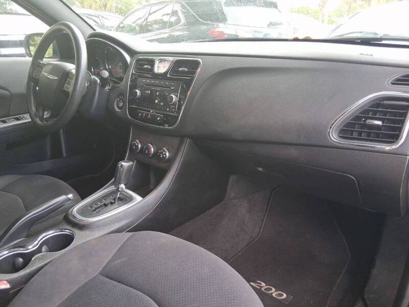 2014 Chrysler 200 Limited