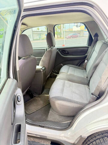 2005 Ford Escape XLS