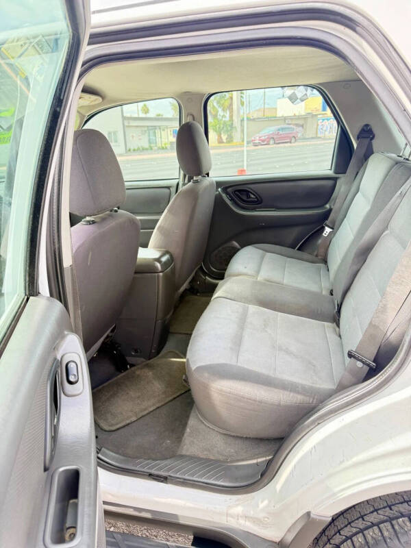 2005 Ford Escape XLS