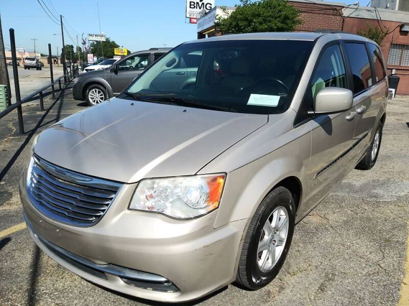 2013 Chrysler Town and Country for sale at BMG AUTO GROUP in Arlington TX