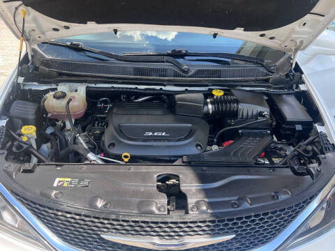 2017 Chrysler Pacifica Touring-L