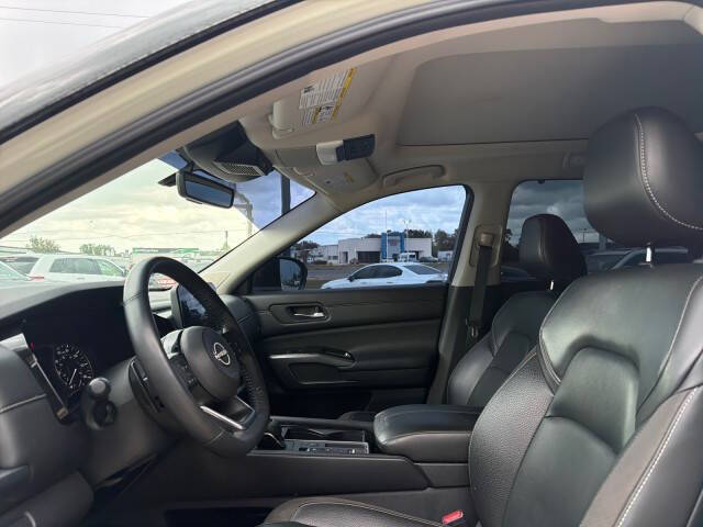 2024 Nissan Pathfinder SL