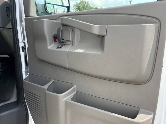 2025 Chevrolet Express 2500