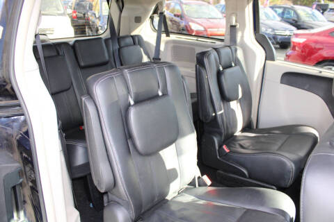 2016 Chrysler Town and Country Touring