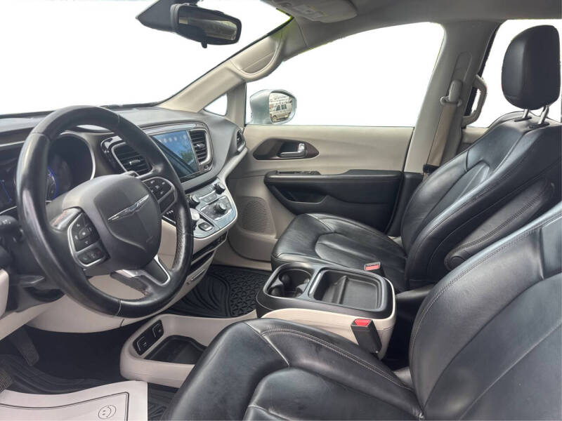 2017 Chrysler Pacifica Touring-L