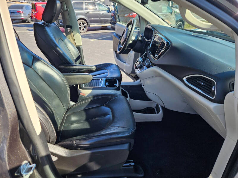 2022 Chrysler Pacifica Touring L