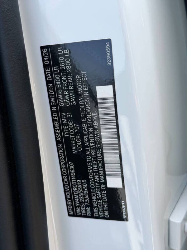 2026 Volvo XC60 B5 Plus