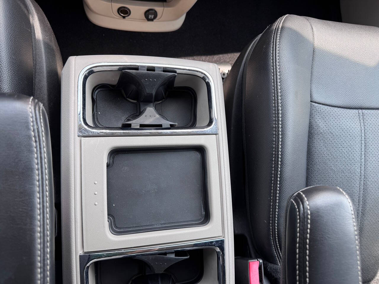 2014 Chrysler Town and Country 9
