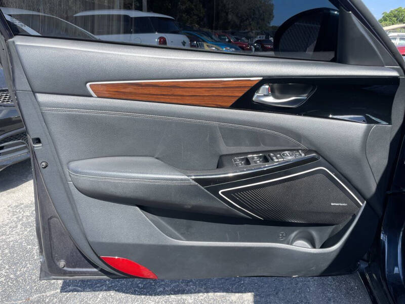 2017 Kia Cadenza Premium