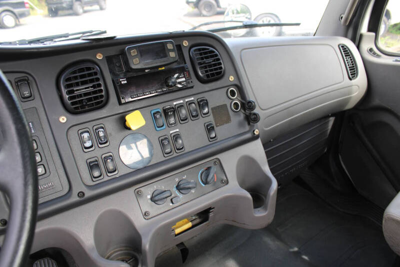 2018 Freightliner M2 106