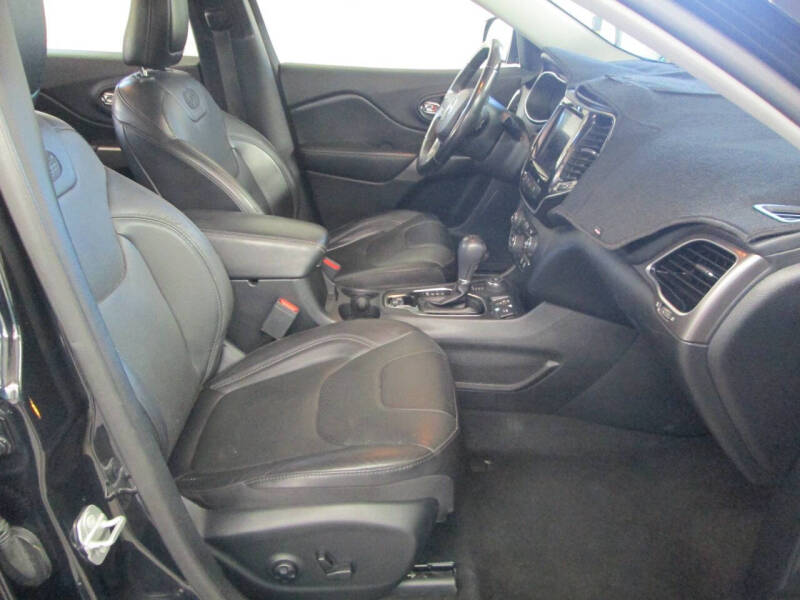 2019 Jeep Cherokee Overland