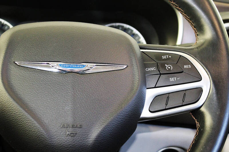 2017 Chrysler Pacifica Touring-L