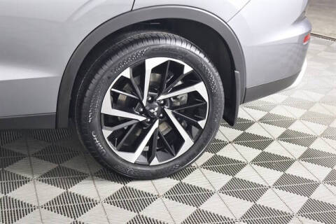 2023 Mitsubishi Outlander SE