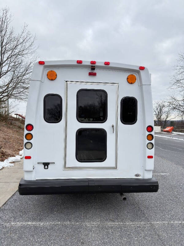 2014 Ford Shuttle bus