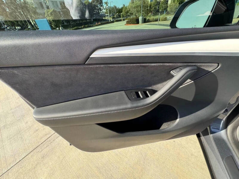 2023 Tesla Model Y Performance