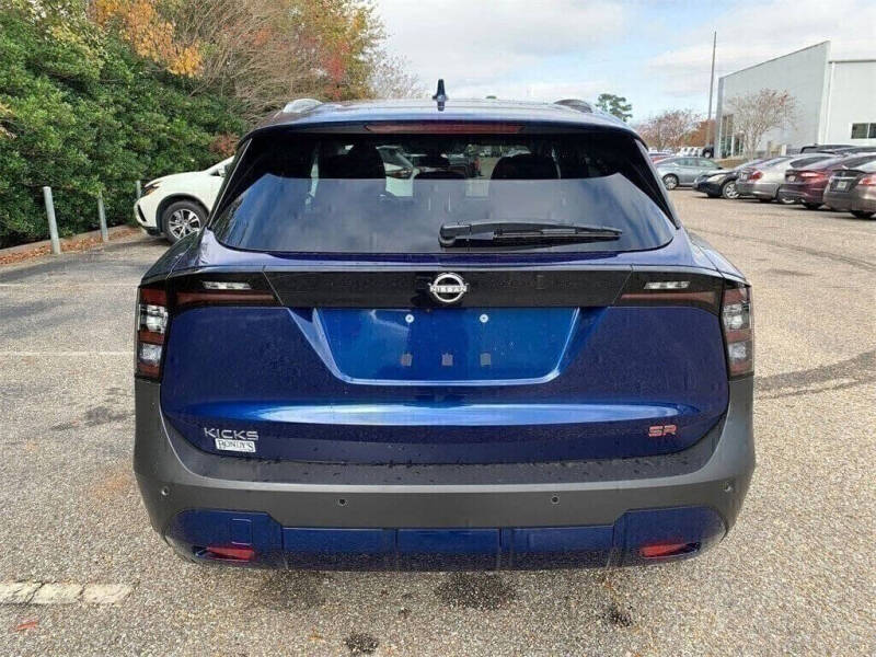 2025 Nissan Kicks SR