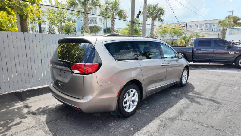 2017 Chrysler Pacifica Touring-L