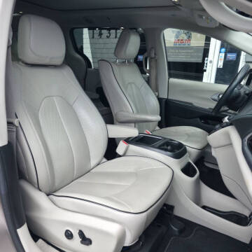 2018 Chrysler Pacifica Hybrid Limited